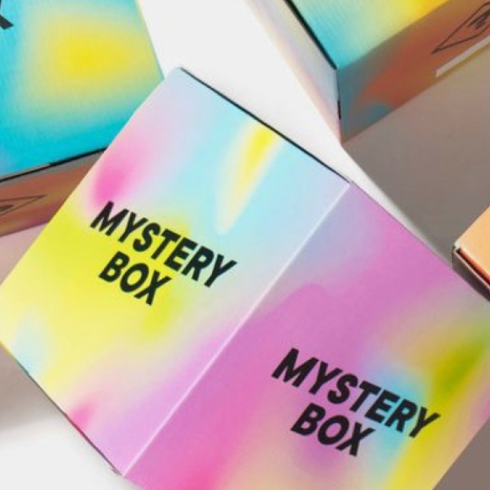 Plus size mystery box featuring 5 1x/18w clothing